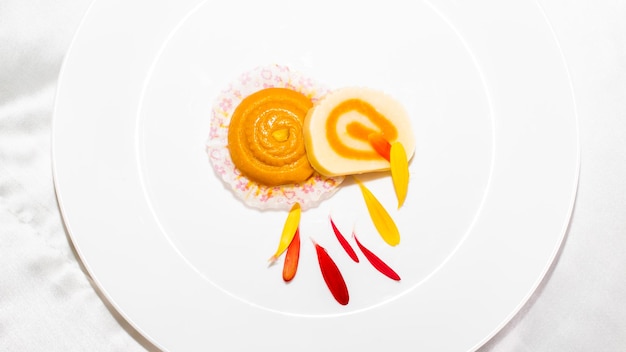 Farfurie cu preparat creativ